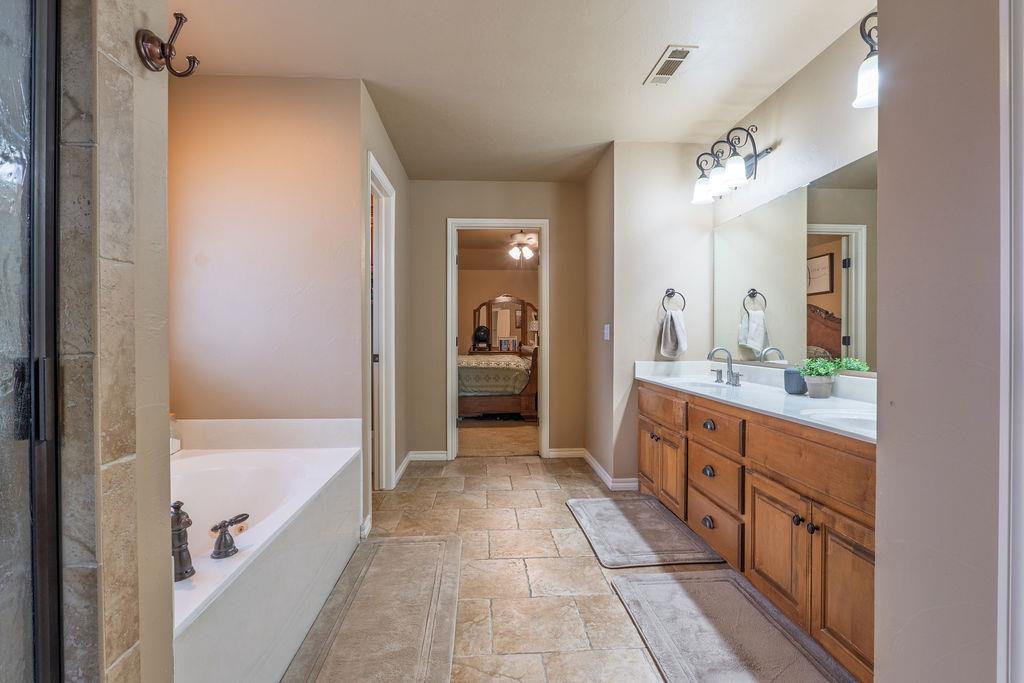 1712 Pecan Crossing Drive Property Photo 42