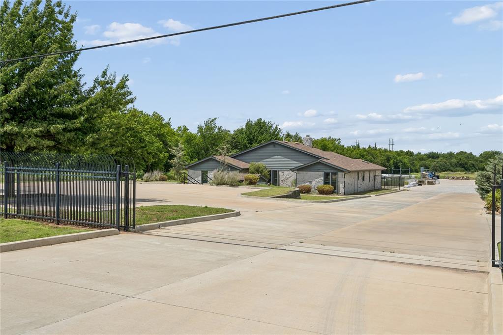 16399 W Highway 66 Property Photo 1