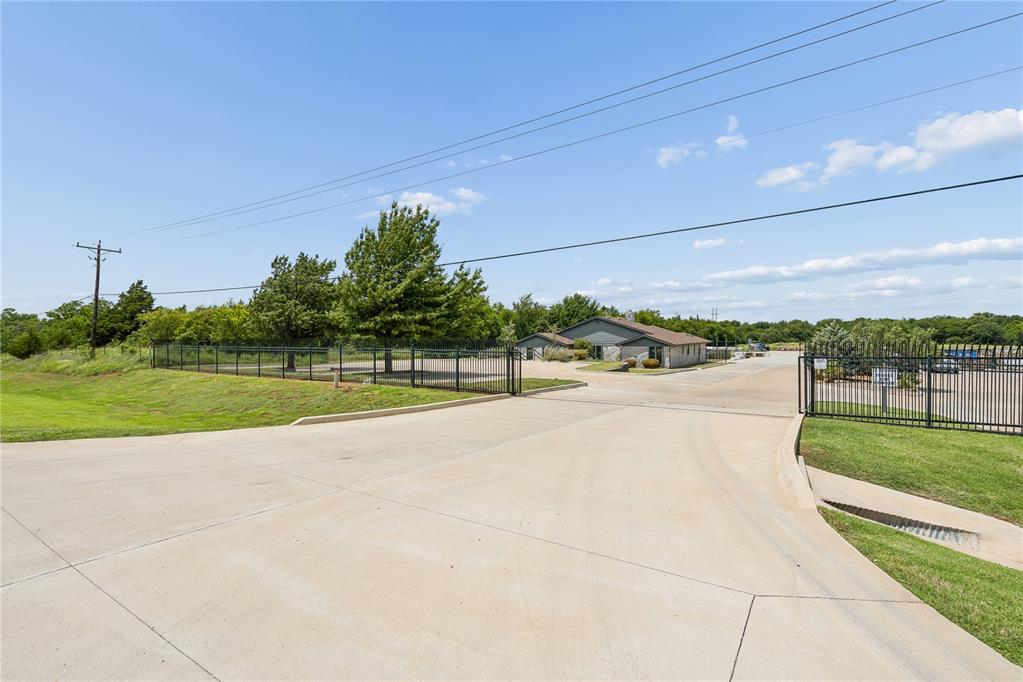 16399 W Highway 66 Property Photo 2