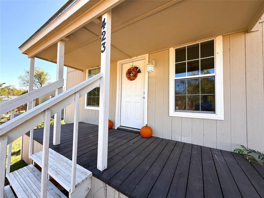 423 Loy Street Property Photo 2