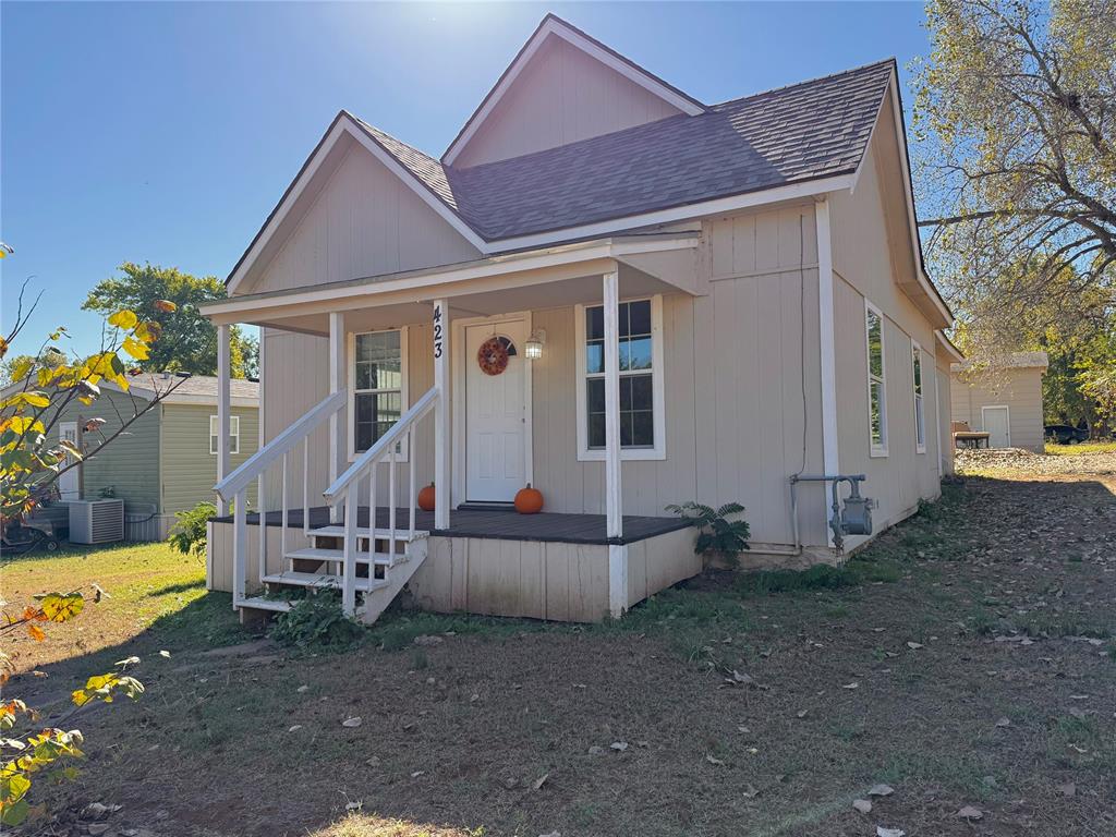 423 Loy Street Property Photo 3