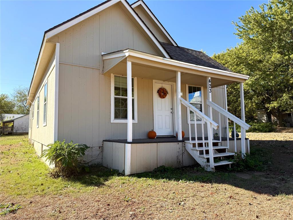 423 Loy Street Property Photo 4