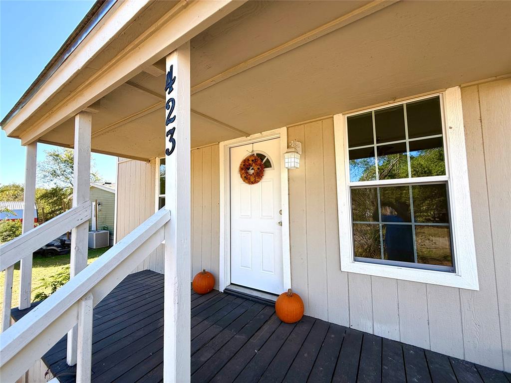 423 Loy Street Property Photo 5