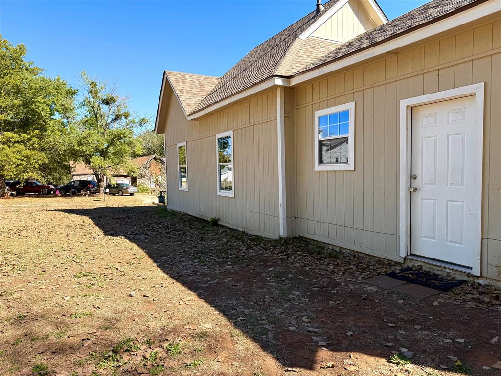 423 Loy Street Property Photo 6