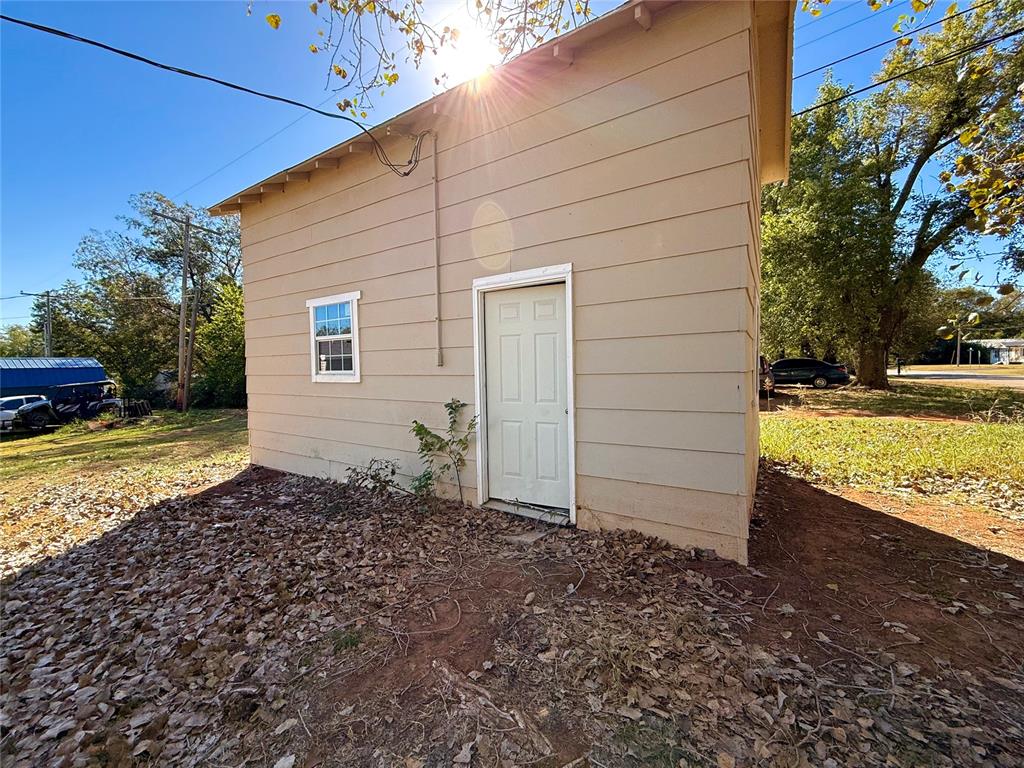 423 Loy Street Property Photo 8