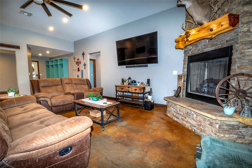 340540 E 900 Road Property Photo 6