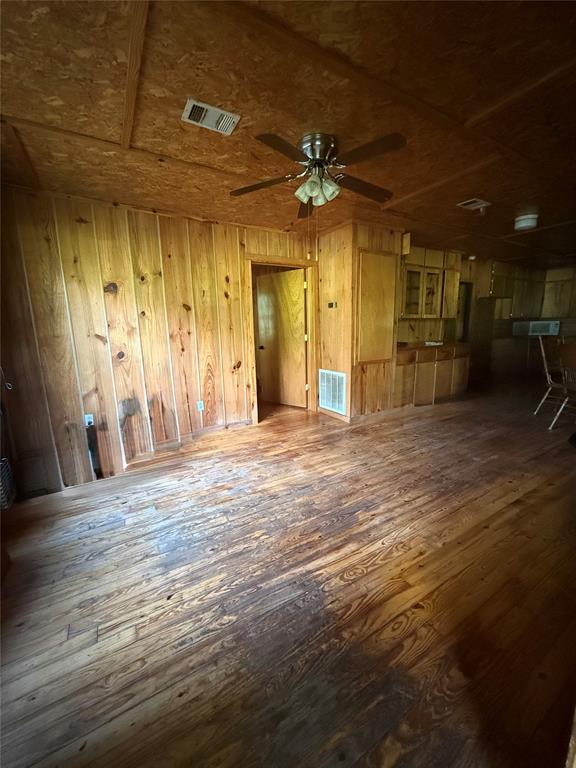 913 W Sherry Lane Property Photo 2
