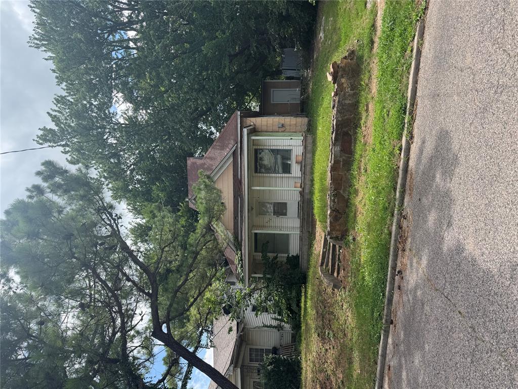 636 N Bell Property Photo 1