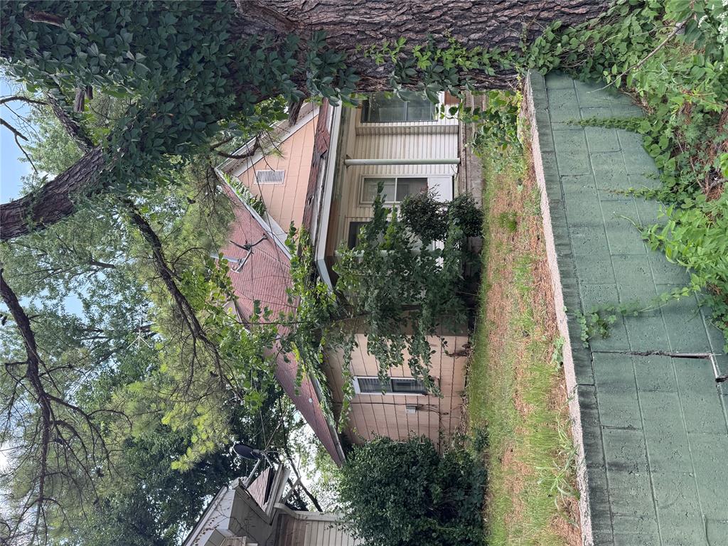 636 N Bell Property Photo 2