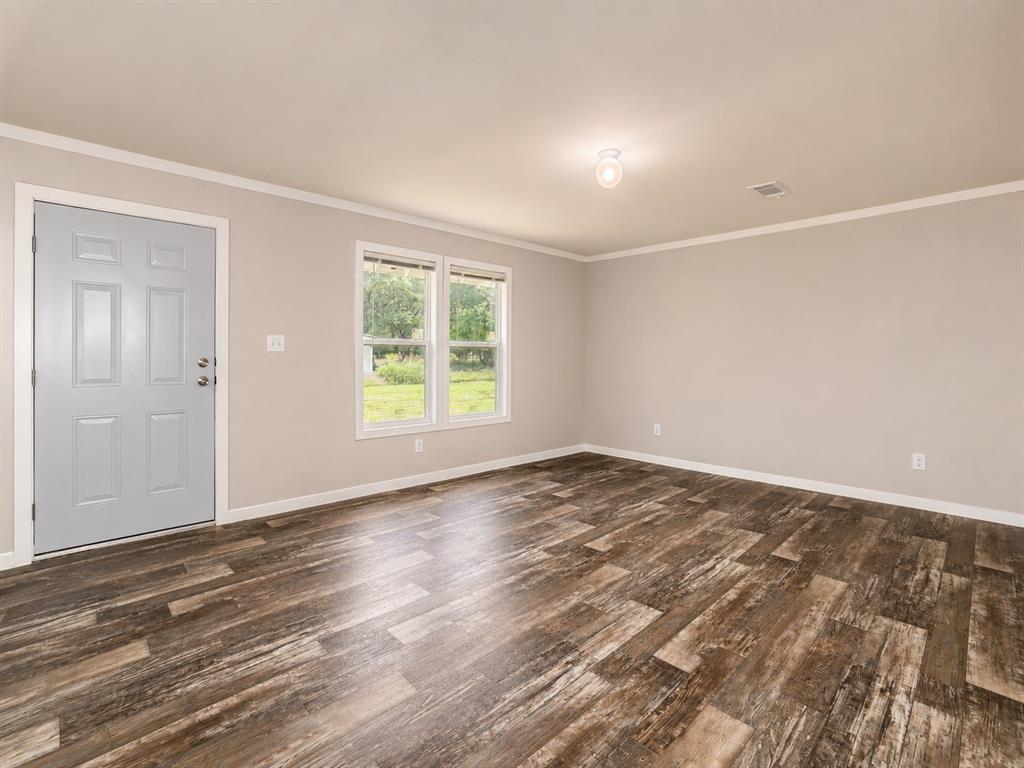 302 N N Avenue Property Photo 4