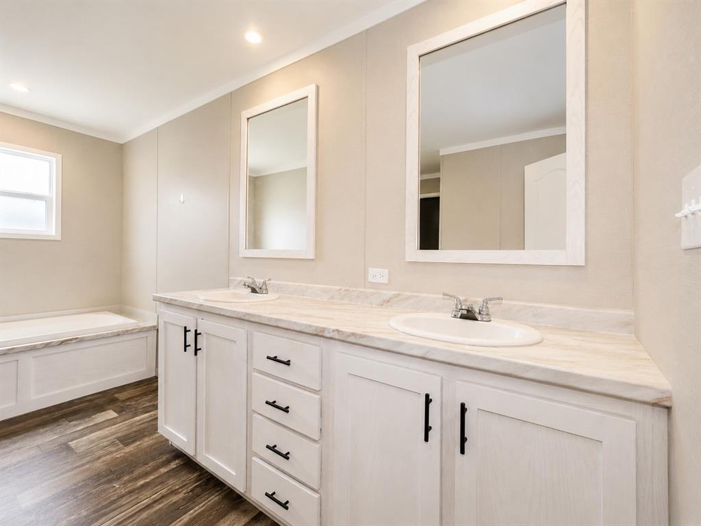302 N N Avenue Property Photo 18