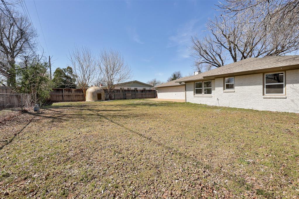2604 Kings Way Property Photo 10