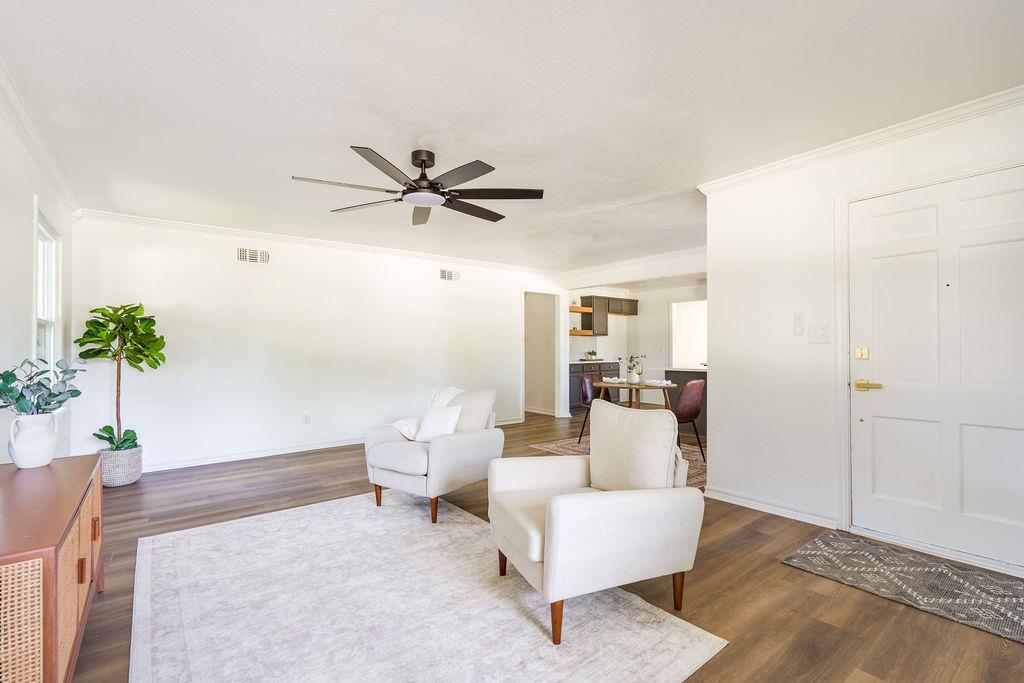 2604 Kings Way Property Photo 11