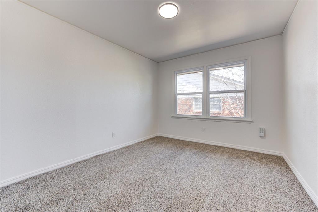 2604 Kings Way Property Photo 14