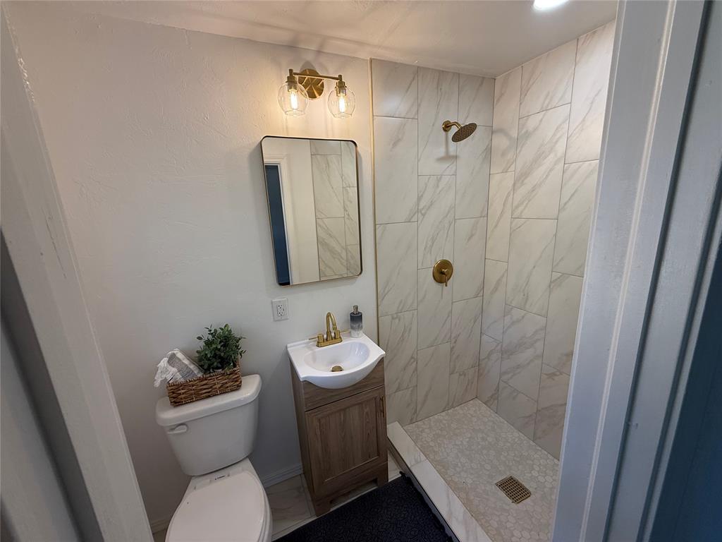 2604 Kings Way Property Photo 16