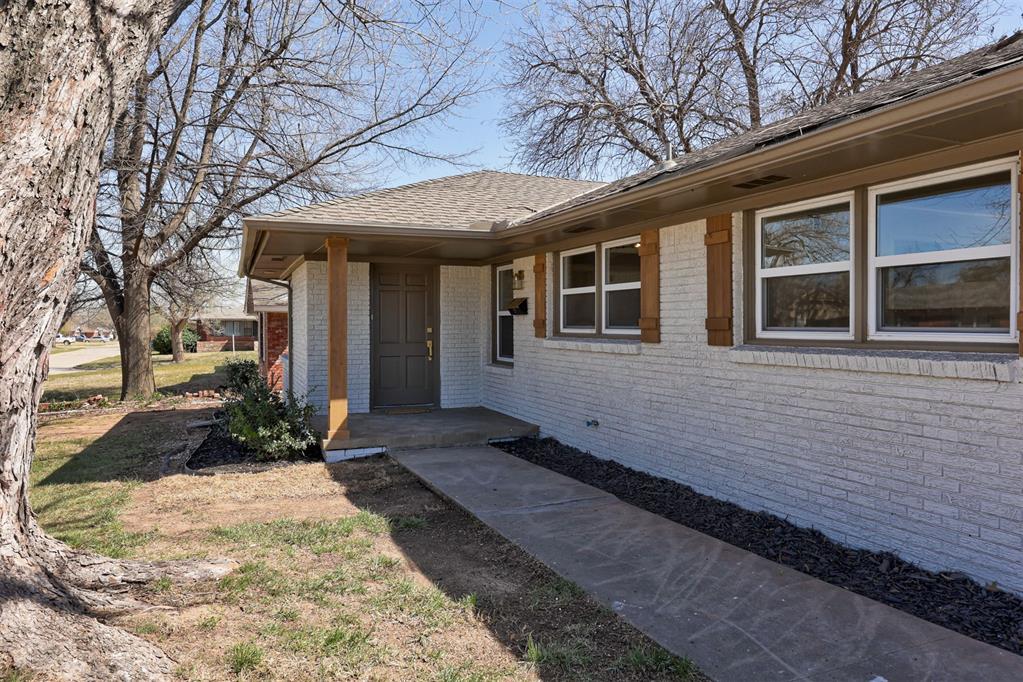 2604 Kings Way Property Photo 17