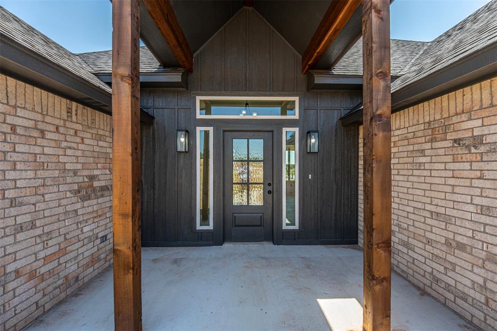 2411 Bear Creek Cir Circle Property Photo 3