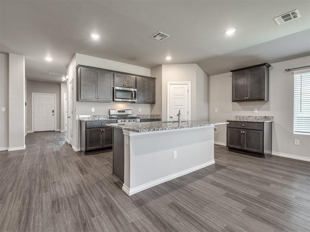 14017 The Brook Boulevard Property Photo 4