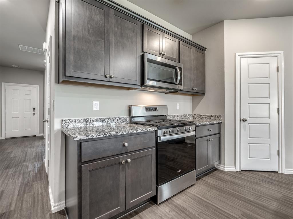 14017 The Brook Boulevard Property Photo 5