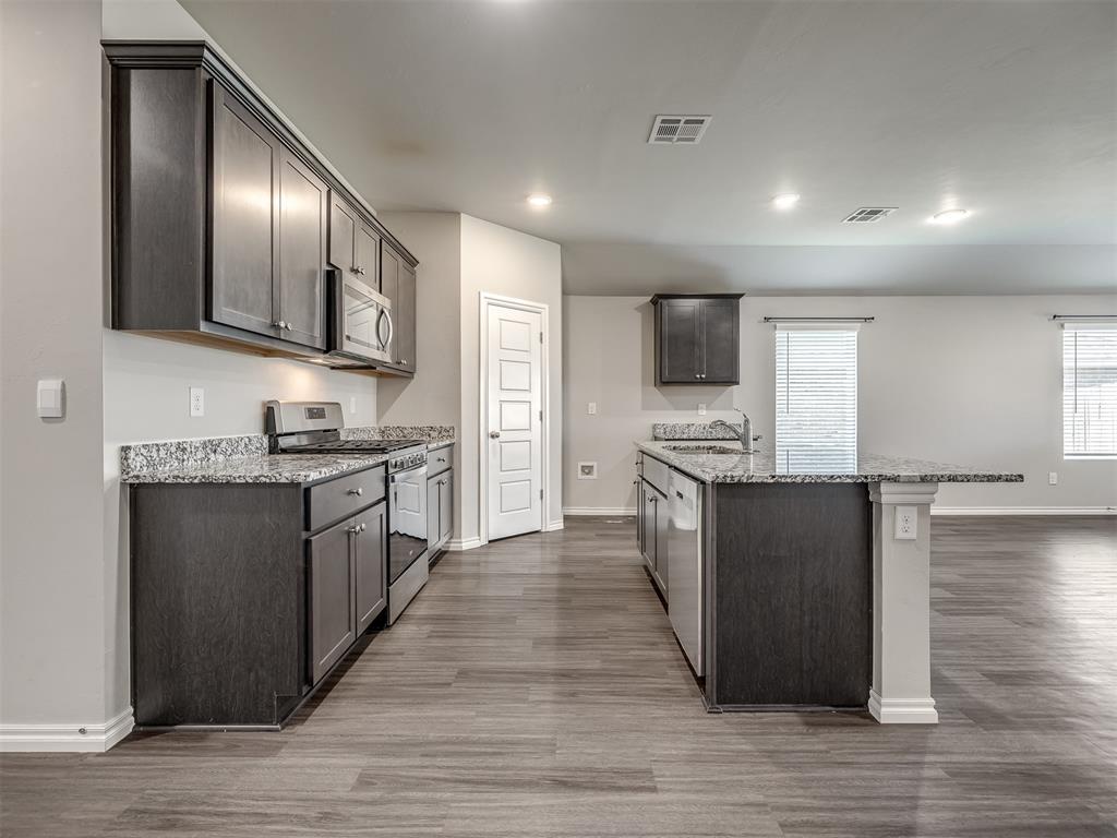 14017 The Brook Boulevard Property Photo 6