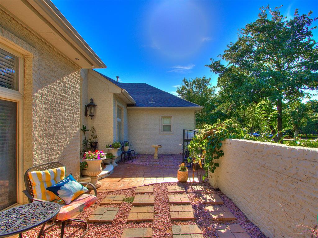 2600 Chaumont Property Photo 3