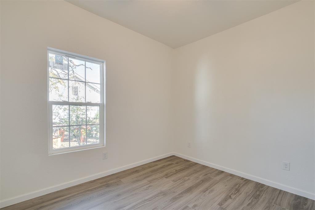 502 N Broadway Street Property Photo 33