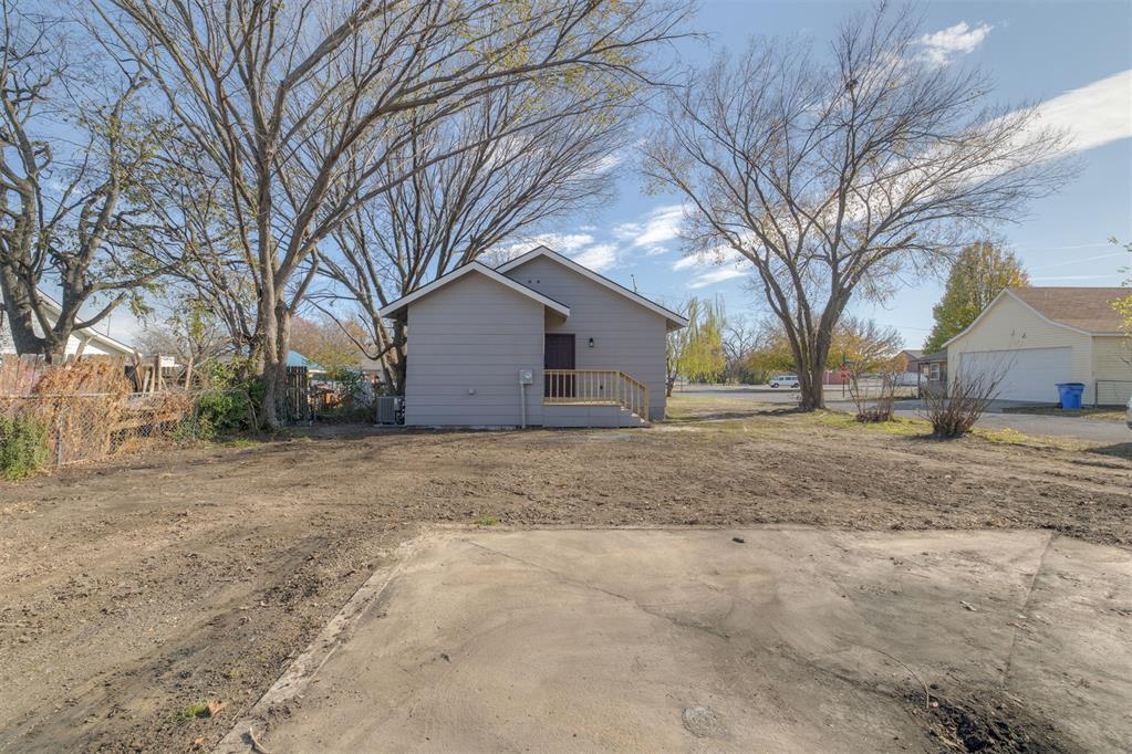 502 N Broadway Street Property Photo 48