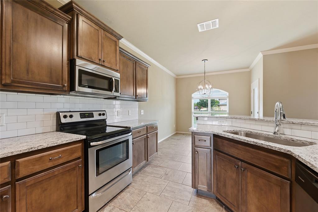 10337 Hawthorn Drive Property Photo 12