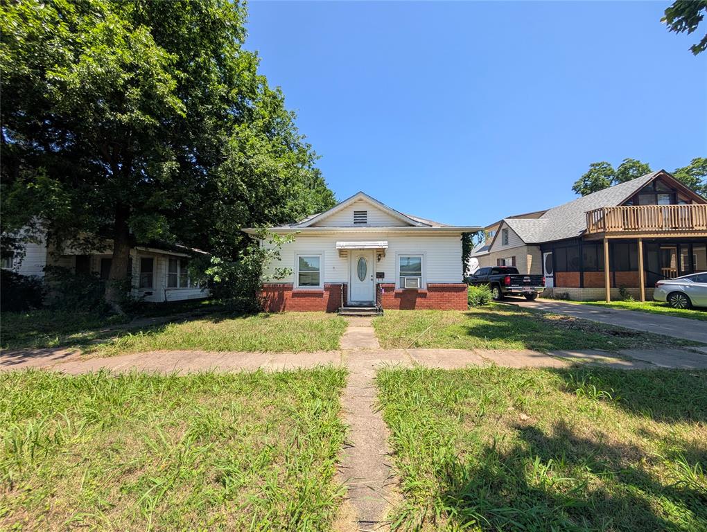 814 W Broadway Street Property Photo 1