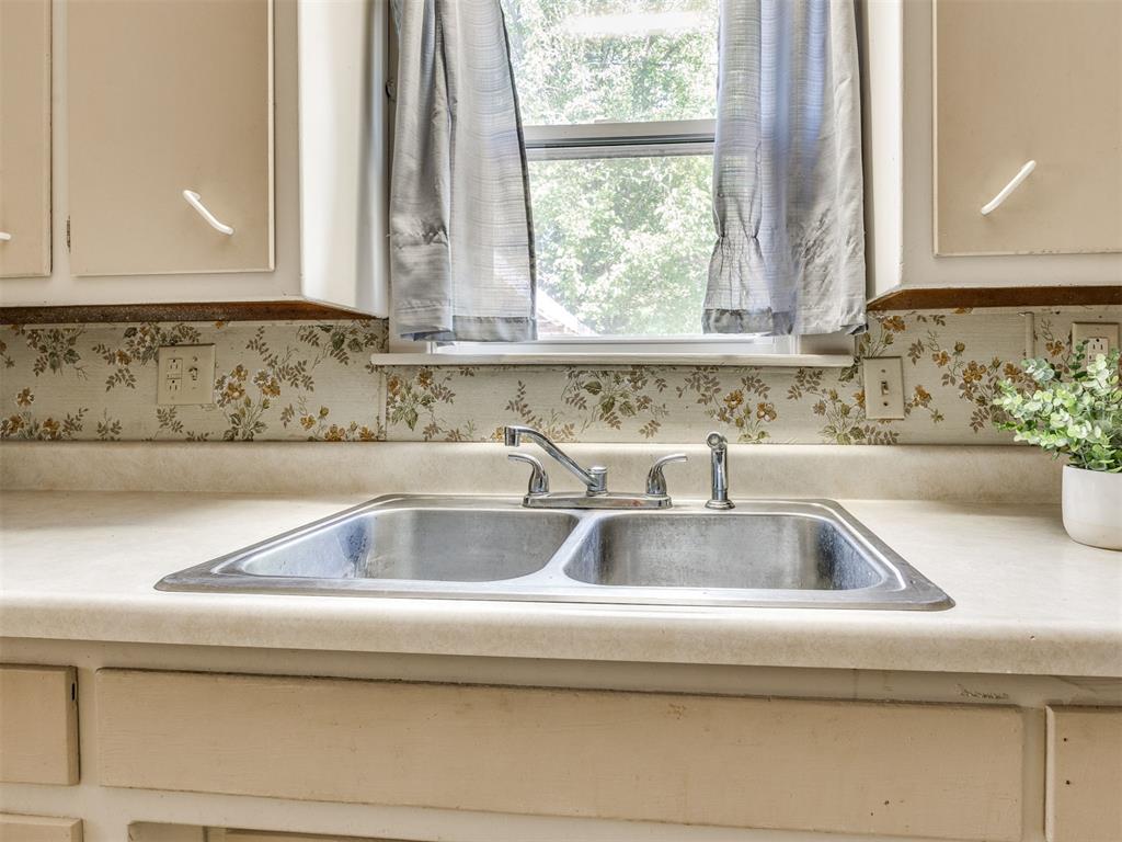 605 S Sooner Road Property Photo 3