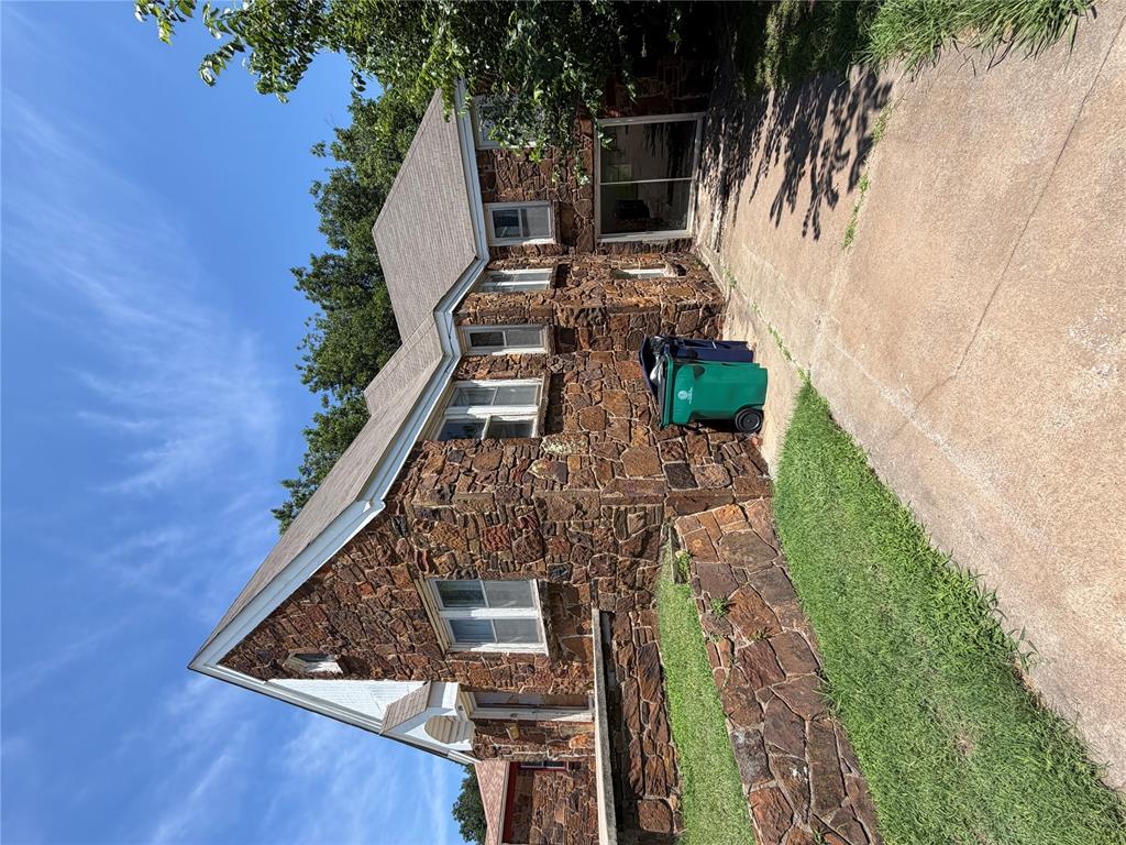 525 Sw 35th Street Property Photo 1