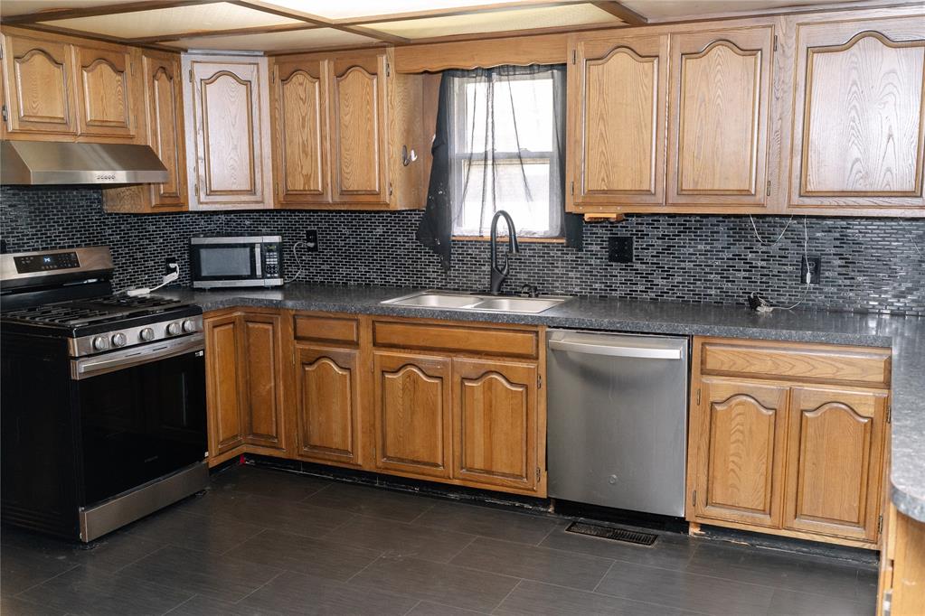 317 W 4th Street Property Photo 7