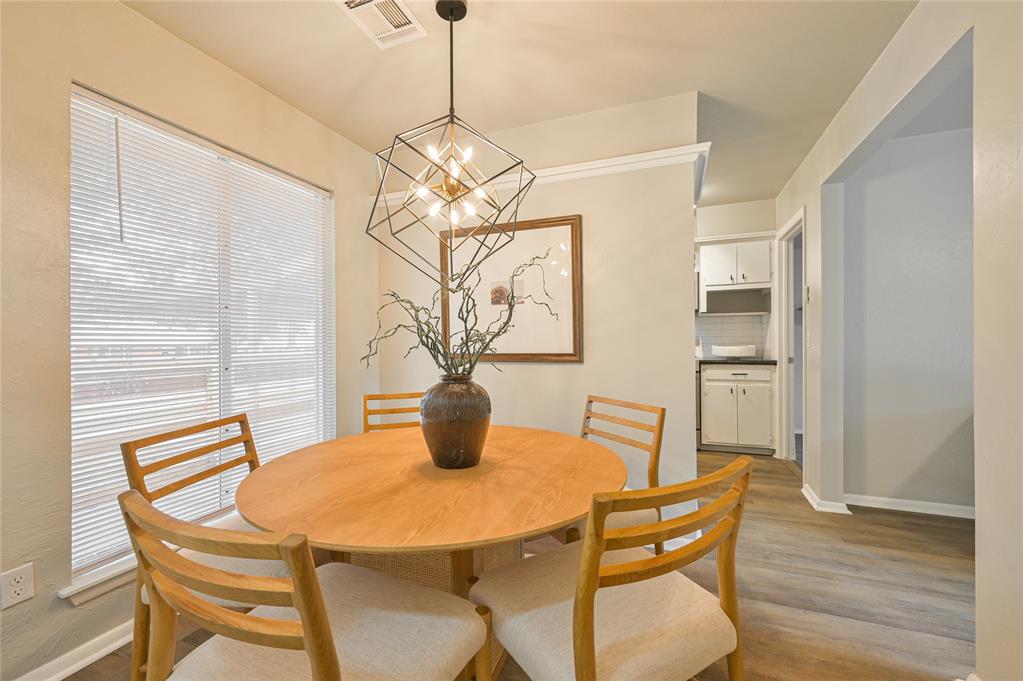 1021 W Woodcrest Drive Property Photo 8