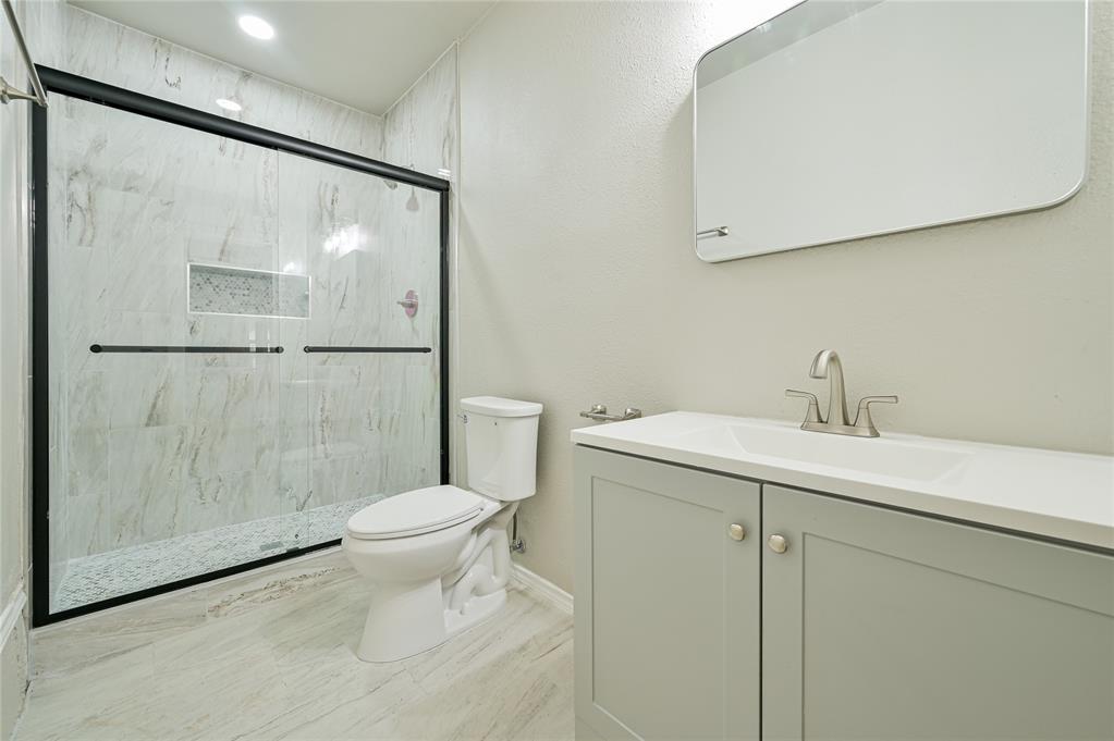 1021 W Woodcrest Drive Property Photo 15