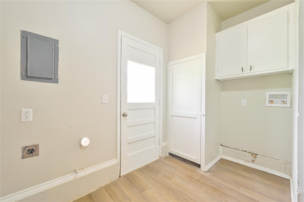 1021 W Woodcrest Drive Property Photo 18