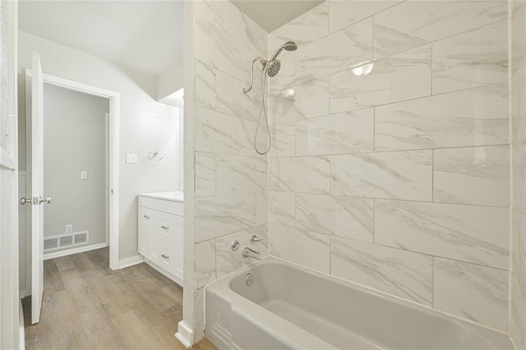 1021 W Woodcrest Drive Property Photo 25