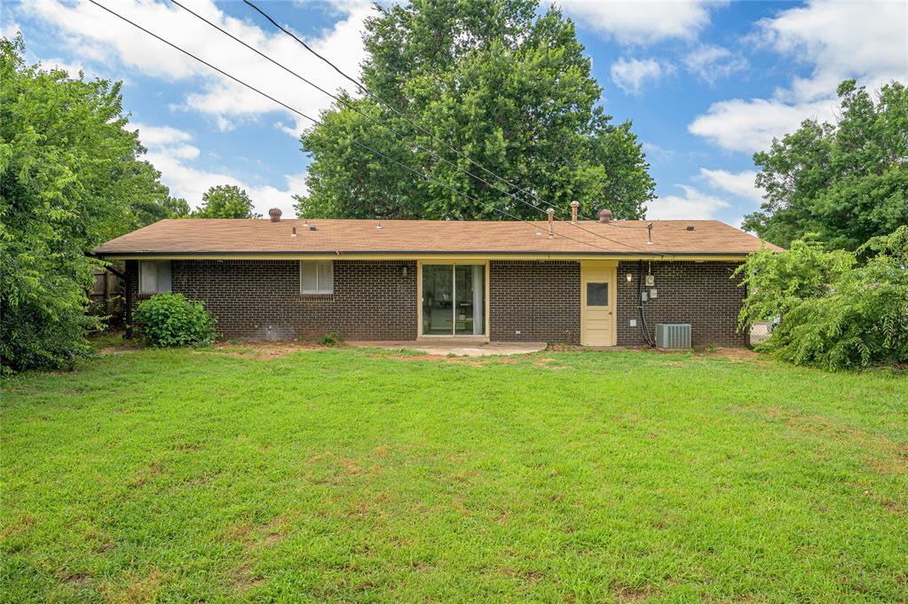 1021 W Woodcrest Drive Property Photo 34