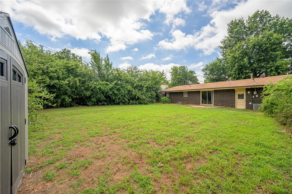 1021 W Woodcrest Drive Property Photo 35