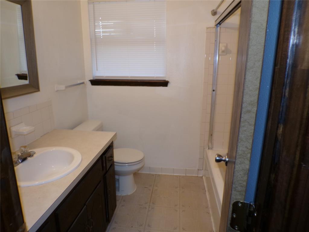 1049 Nw 22nd Street Property Photo 5