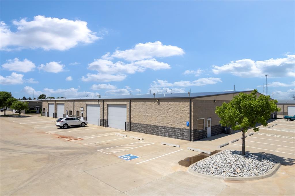 7300 Nw 164th Street Property Photo 4