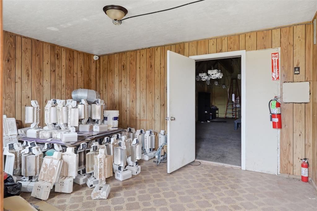 6925 Us Highway 81 Highway Property Photo 7