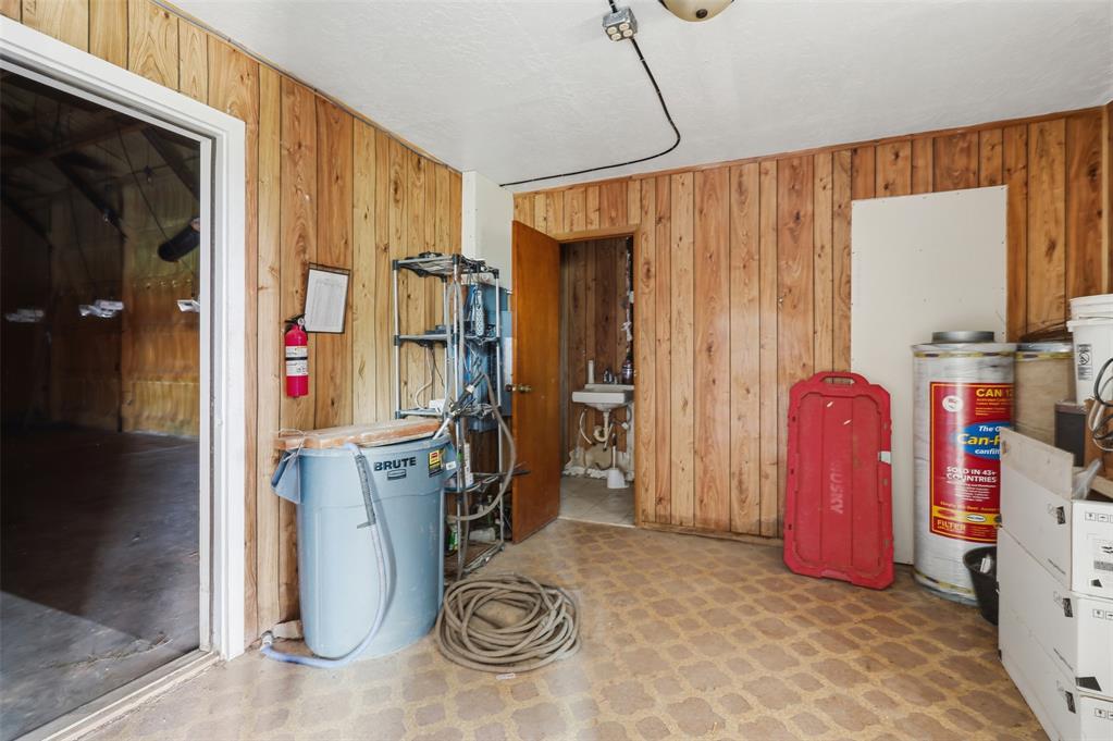 6925 Us Highway 81 Highway Property Photo 8