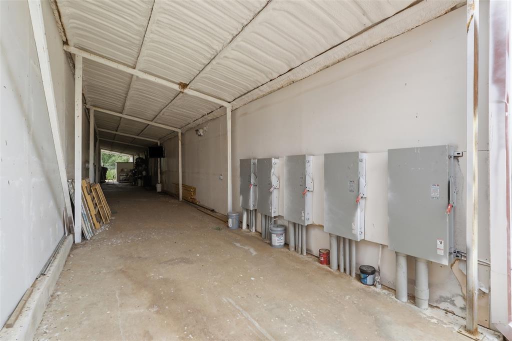 6925 Us Highway 81 Highway Property Photo 16
