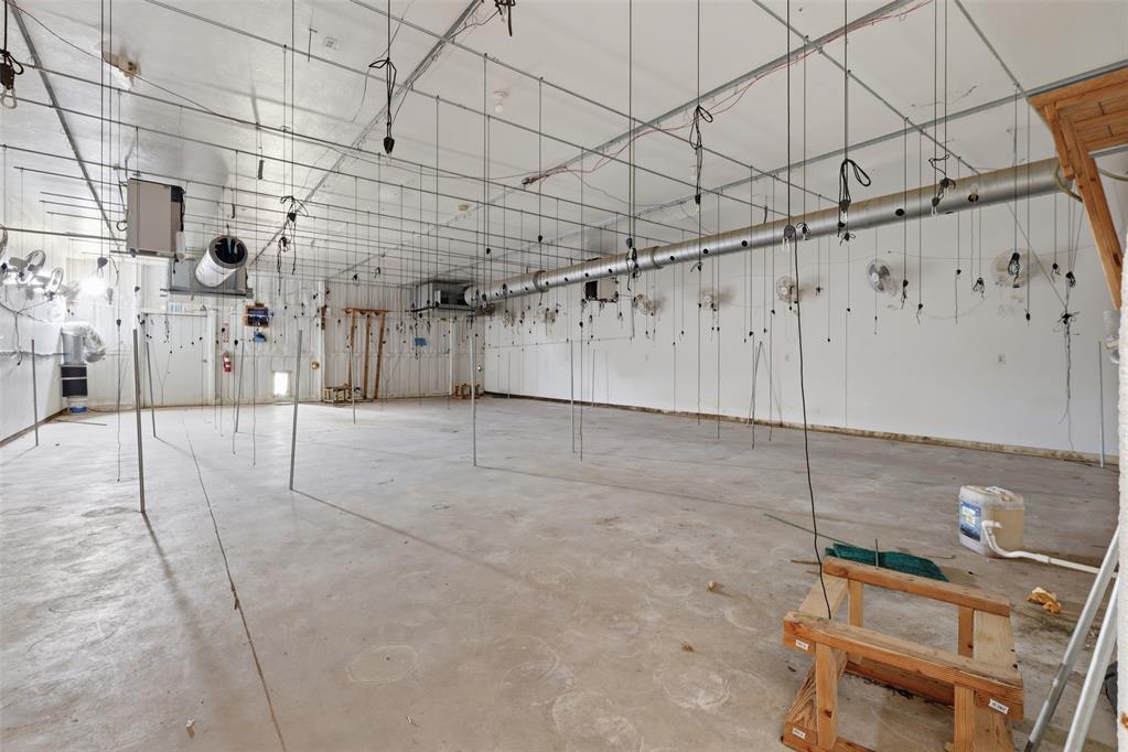 6925 Us Highway 81 Highway Property Photo 19