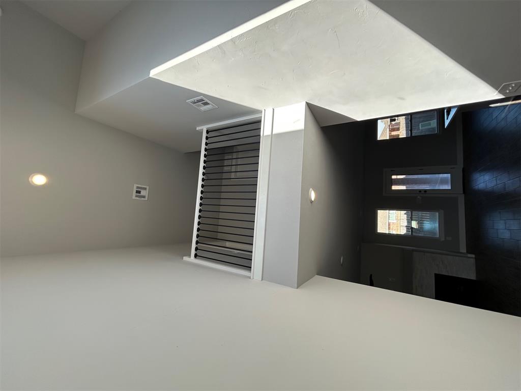 19601 Denison Avenue Property Photo 5