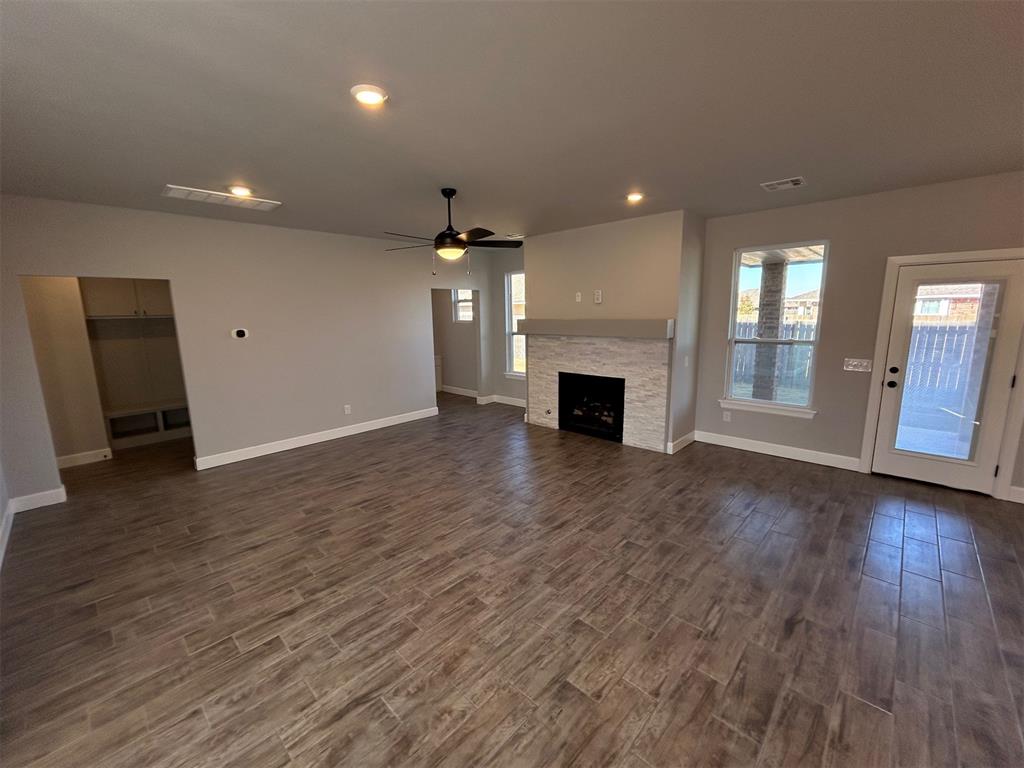 19601 Denison Avenue Property Photo 6