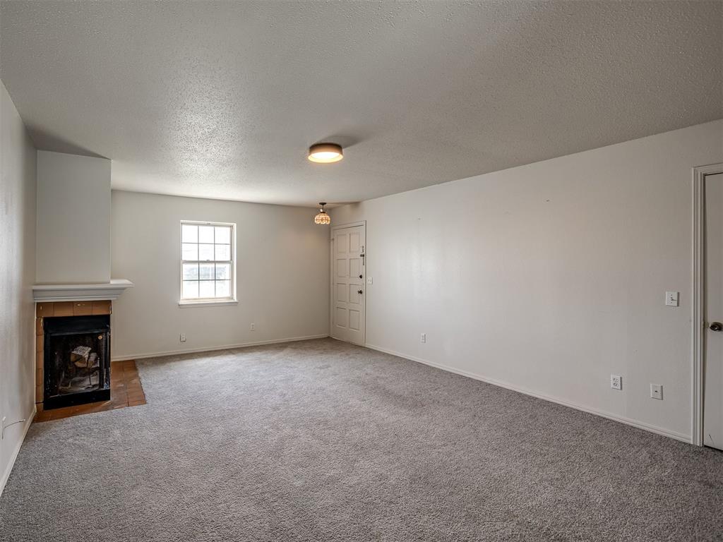 11301 N May Avenue C Property Photo 3