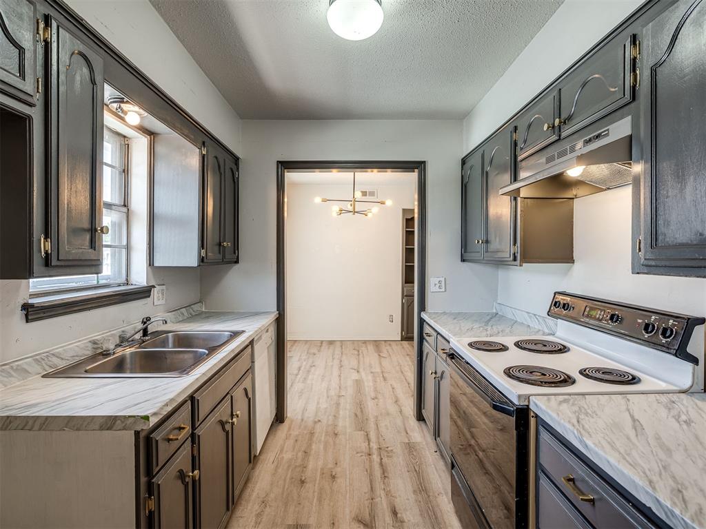 11301 N May Avenue C Property Photo 8