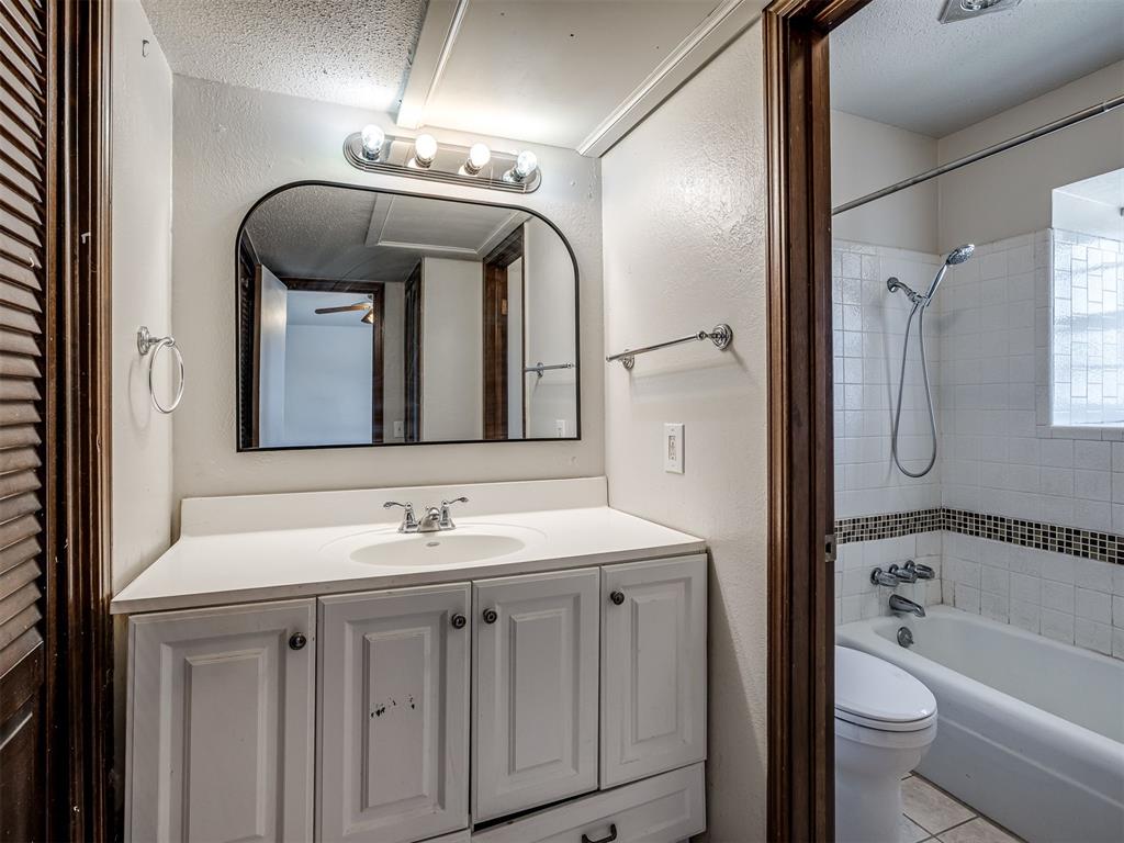 11301 N May Avenue C Property Photo 11
