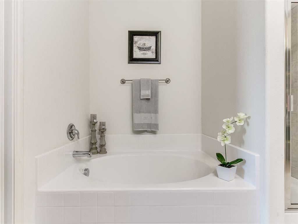 3208 Brookstone Lakes Drive Property Photo 16
